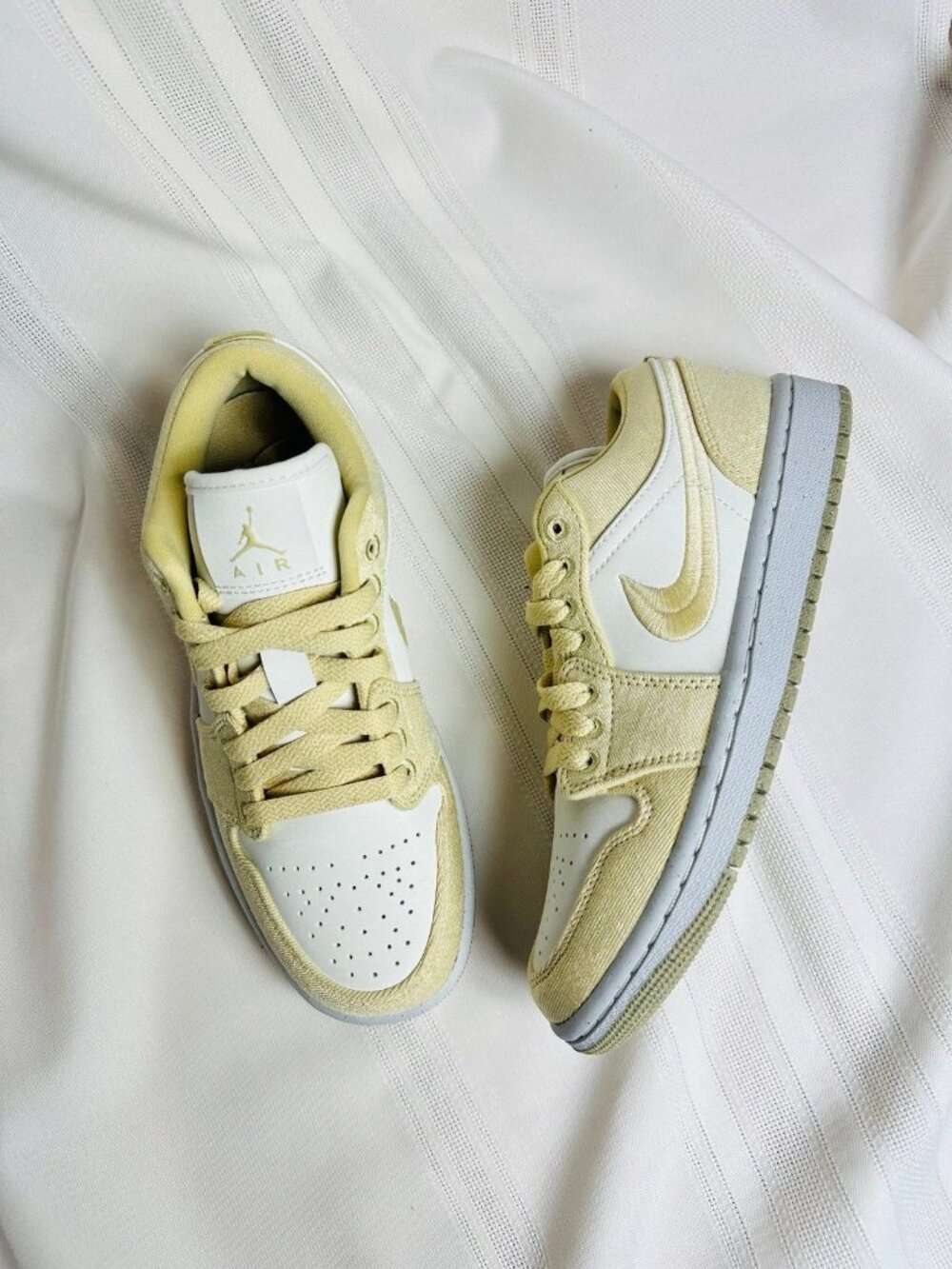 6 Womens Air jordan 1 low SE Team Gold FN3722 701